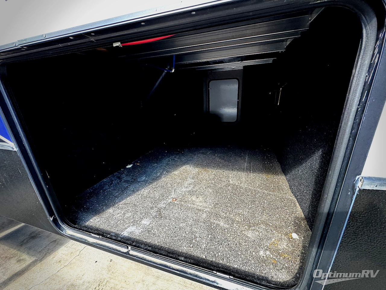 2019 Keystone Avalanche 395BH Photo 2