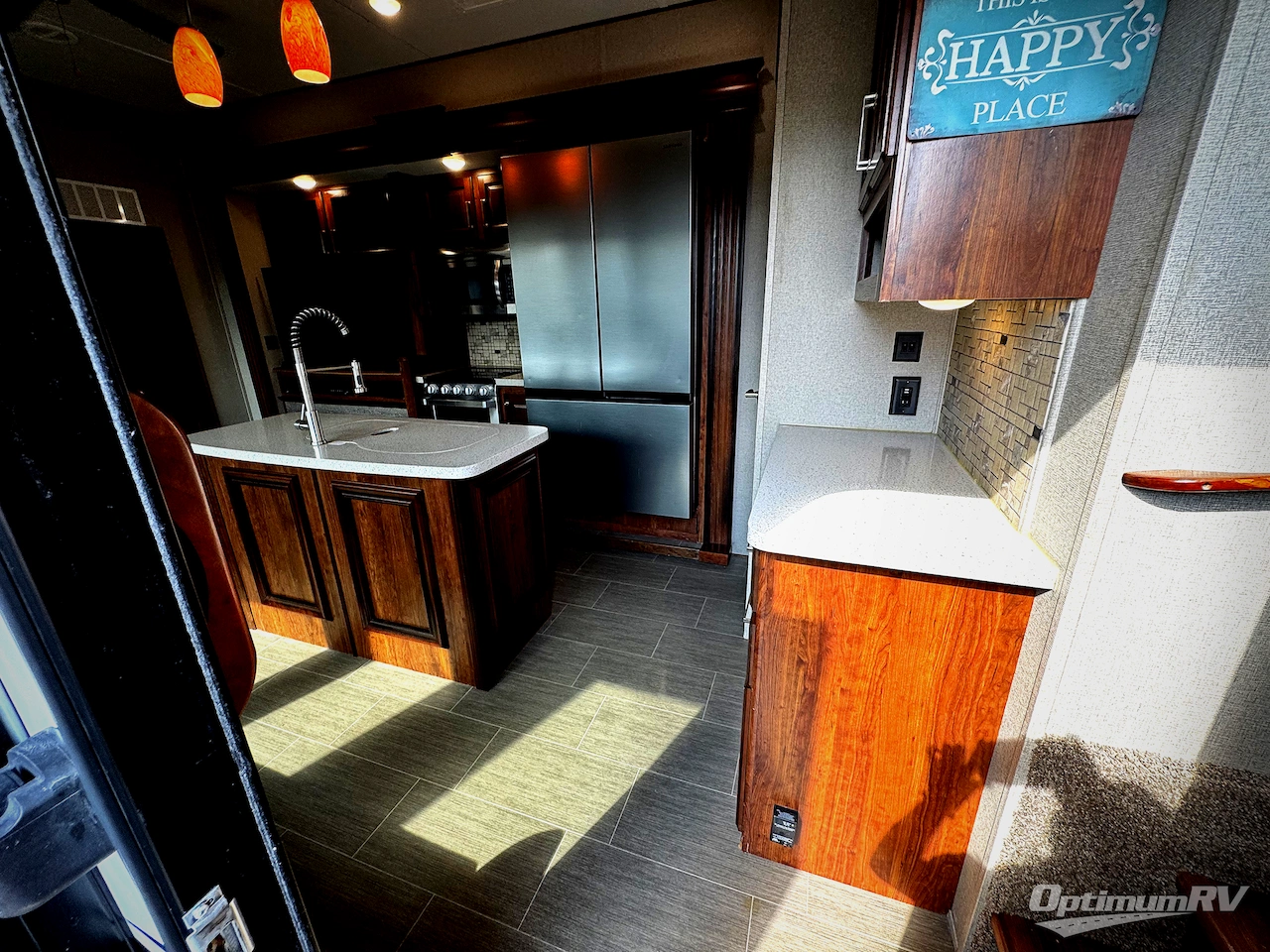 2019 Keystone Avalanche 395BH Photo 3