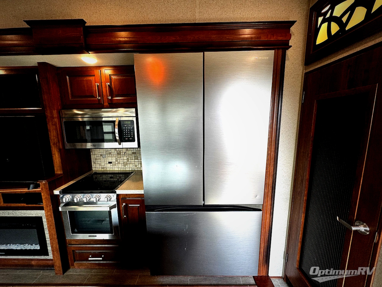 2019 Keystone Avalanche 395BH Photo 6