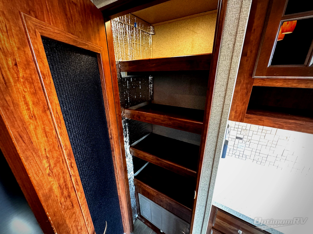 2019 Keystone Avalanche 395BH Photo 7