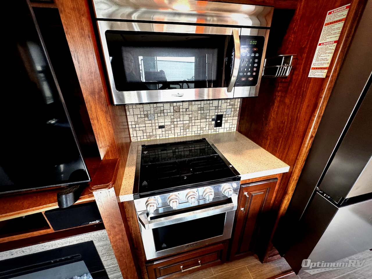 2019 Keystone Avalanche 395BH Photo 8