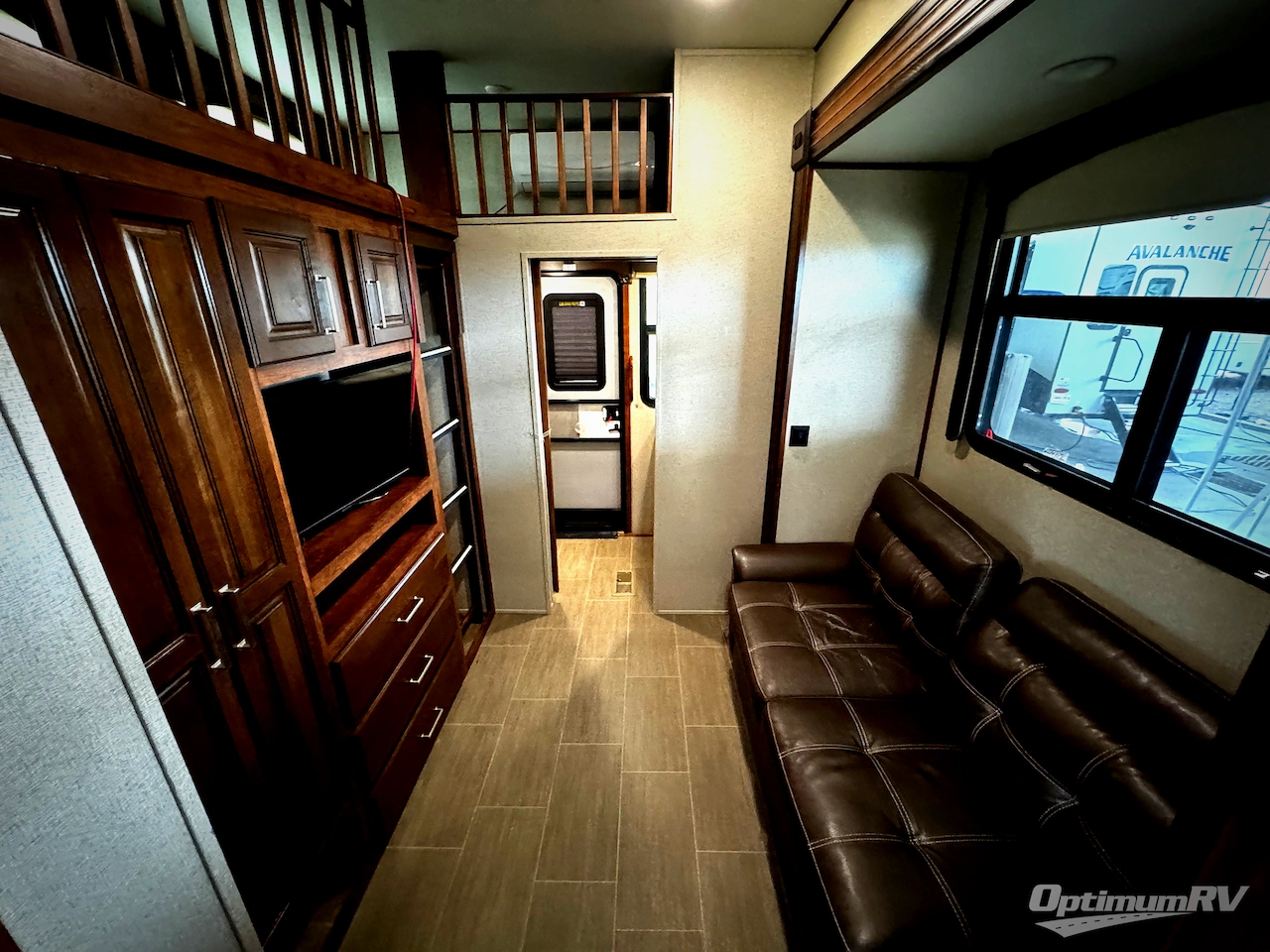 2019 Keystone Avalanche 395BH Photo 11