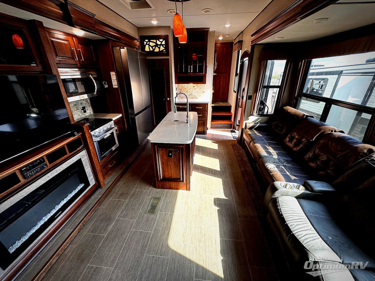 2019 Keystone Avalanche 395BH Photo 14