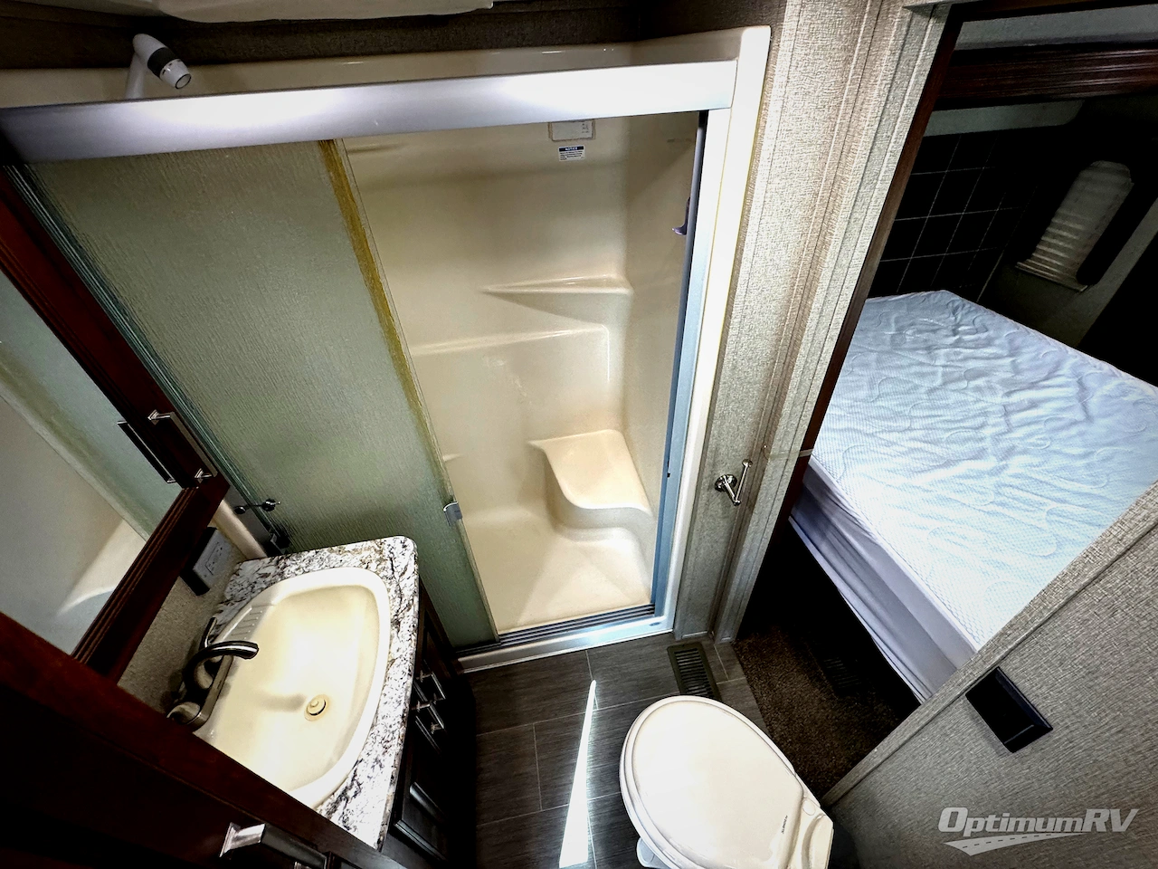 2019 Keystone Avalanche 395BH Photo 15