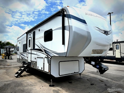 Used 2022 Keystone Avalanche 295RK Featured Photo