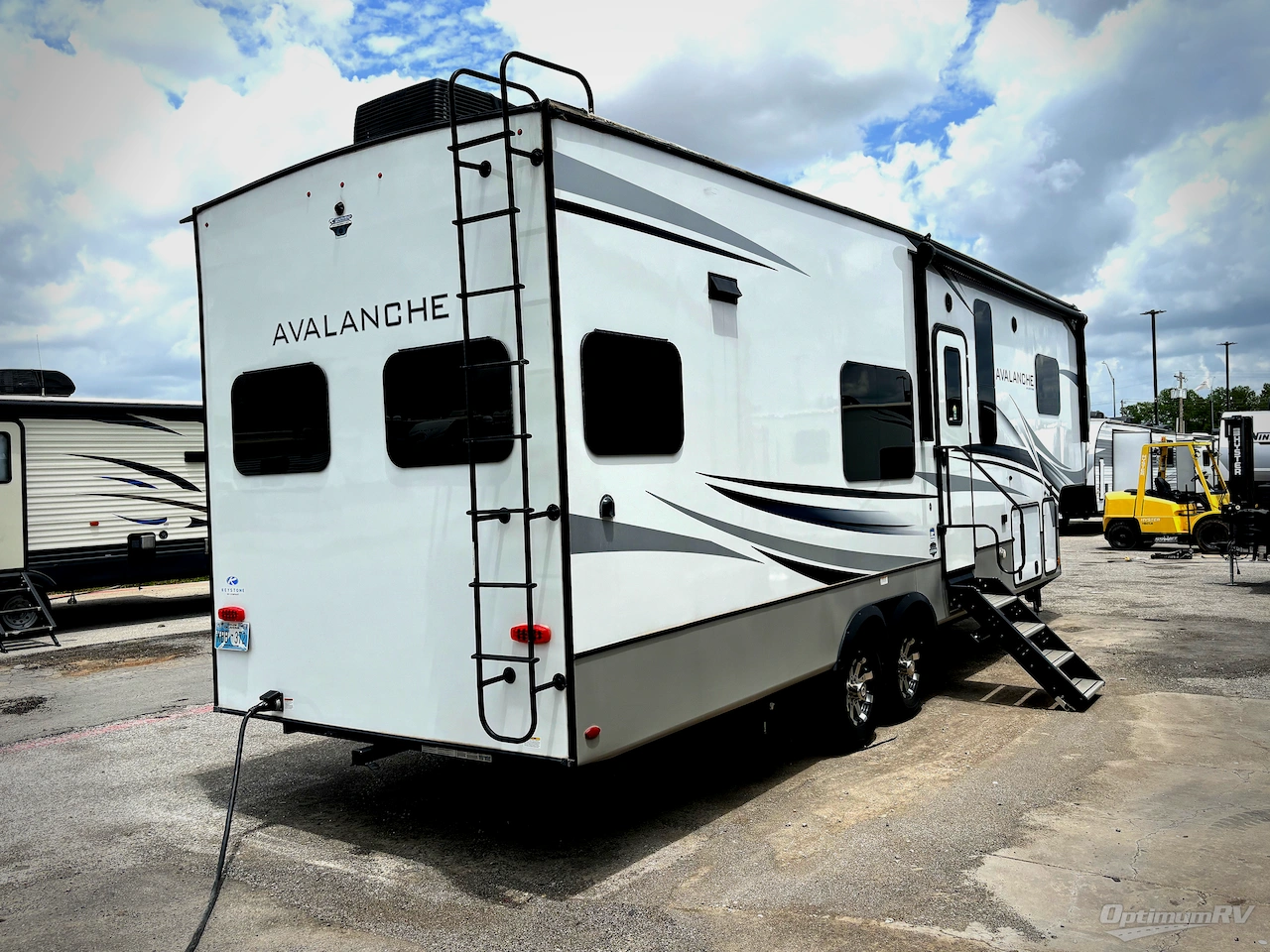 2022 Keystone Avalanche 295RK Photo 2