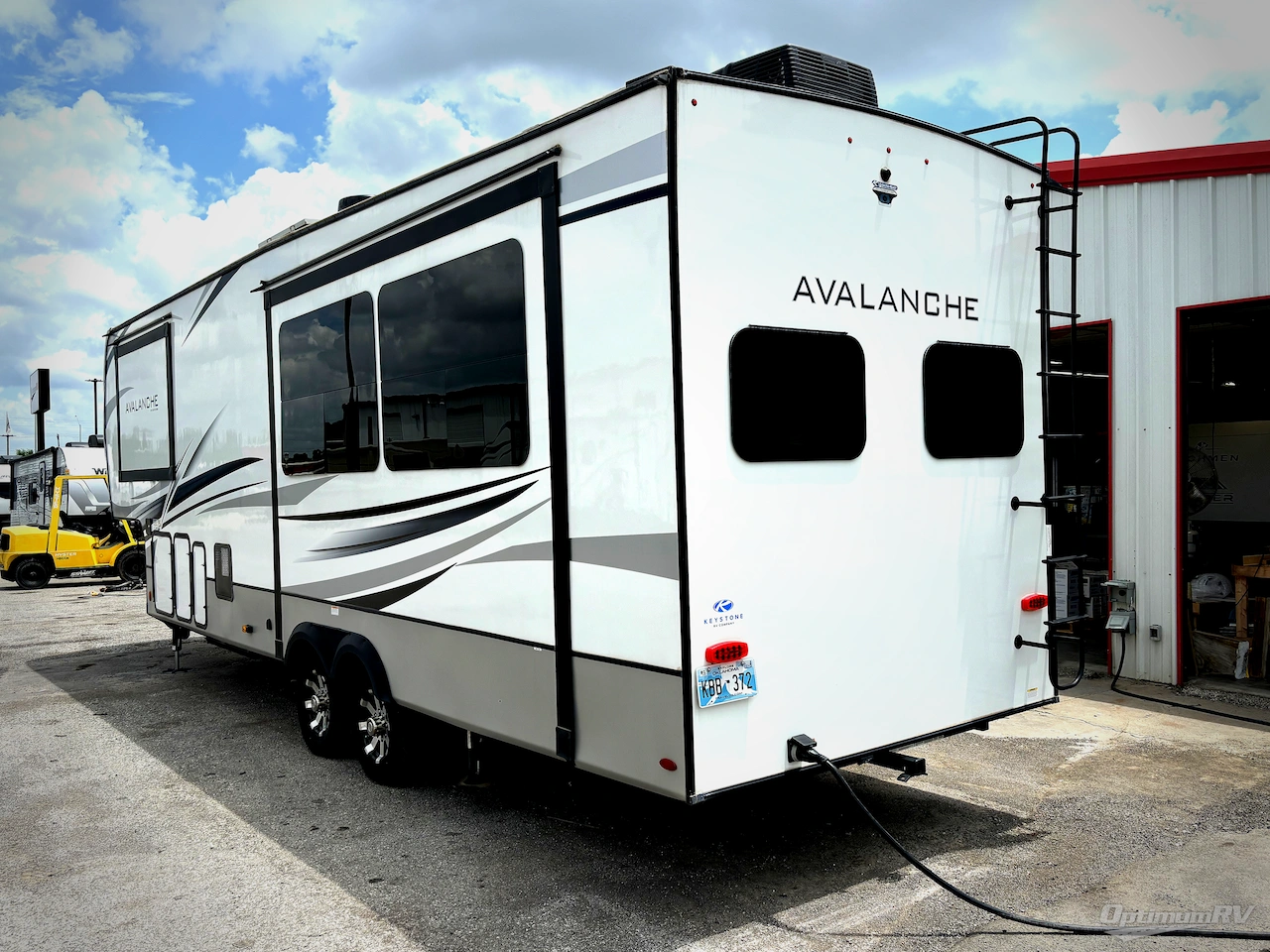 2022 Keystone Avalanche 295RK Photo 3