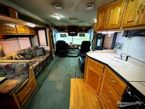 2002 Damon Intruder 341 RV Photo 2
