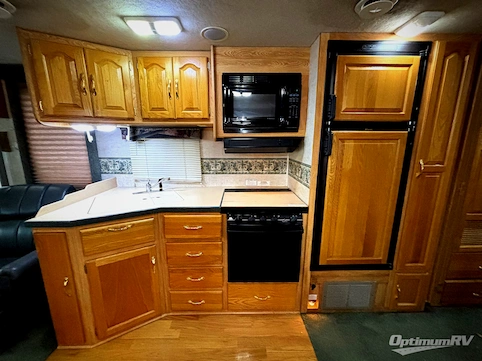 2002 Damon Intruder 341 RV Photo 3