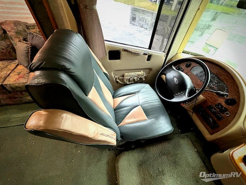 2002 Damon Intruder 341 RV Photo 4