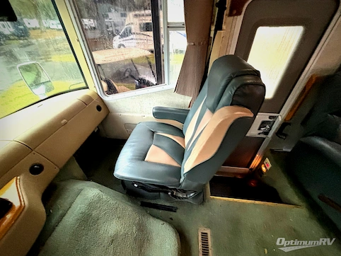 2002 Damon Intruder 341 RV Photo 3