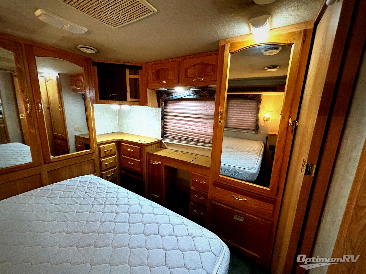 2002 Damon Intruder 341 Photo 22