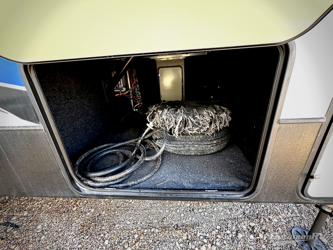 2020 Keystone Avalanche 396BH Photo 2