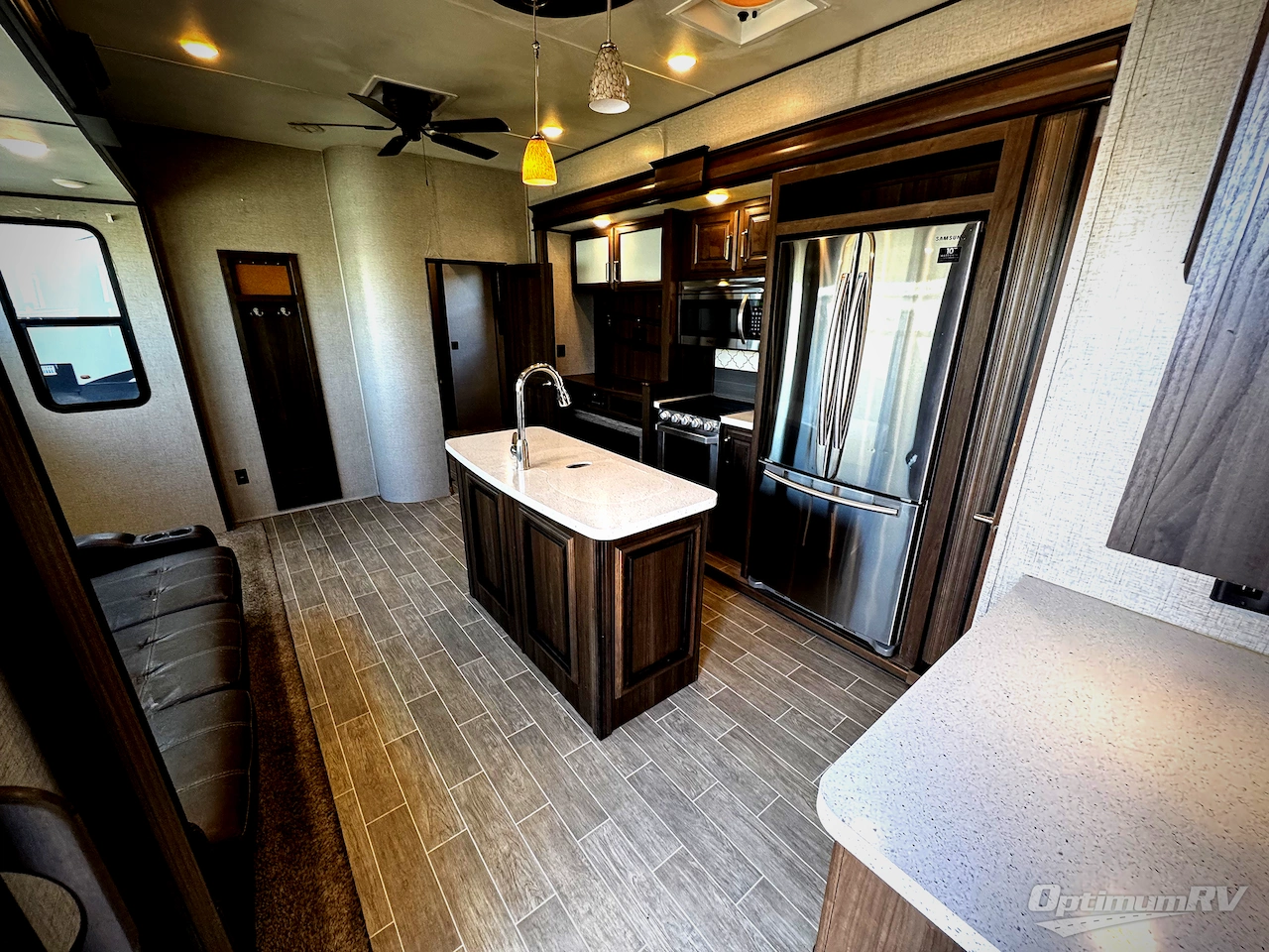 2020 Keystone Avalanche 396BH Photo 4