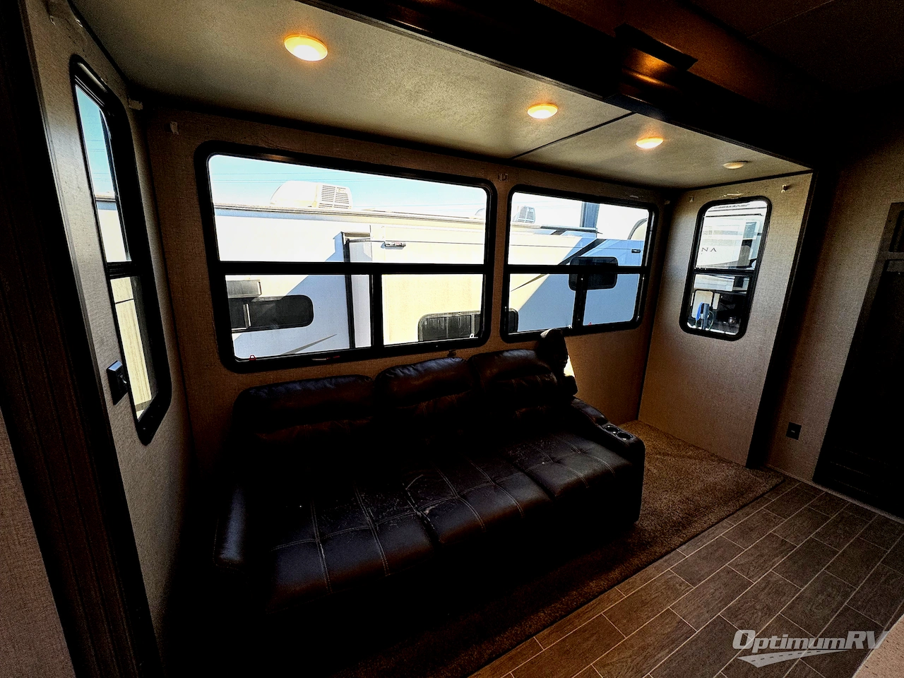 2020 Keystone Avalanche 396BH Photo 11