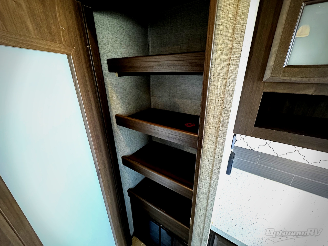 2020 Keystone Avalanche 396BH Photo 6