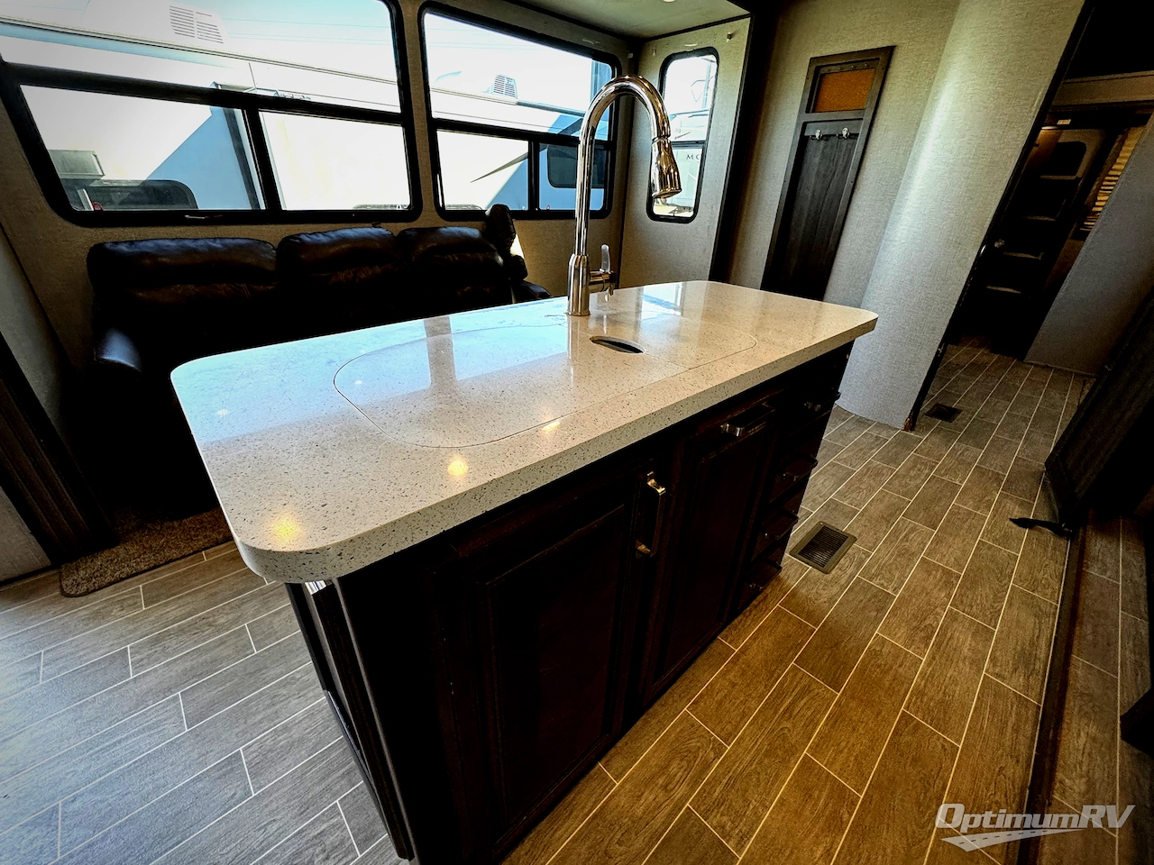 2020 Keystone Avalanche 396BH Photo 9