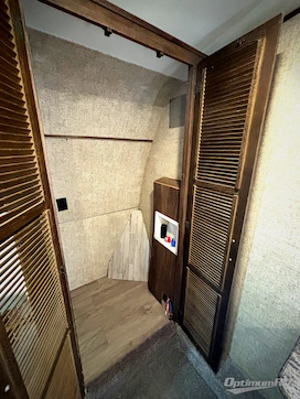 2015 Keystone Avalanche 380FL RV Photo 2