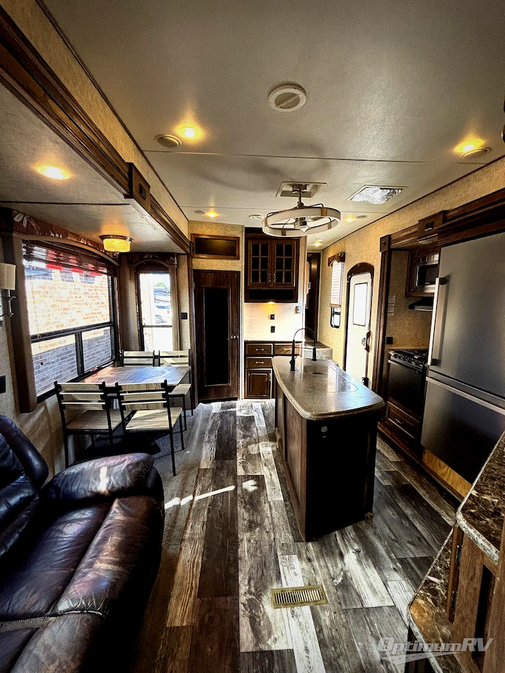 2015 Keystone Avalanche 380FL Photo 6