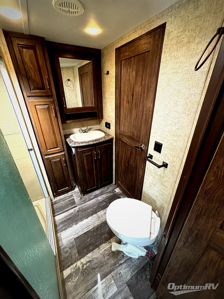 2015 Keystone Avalanche 380FL Photo 11