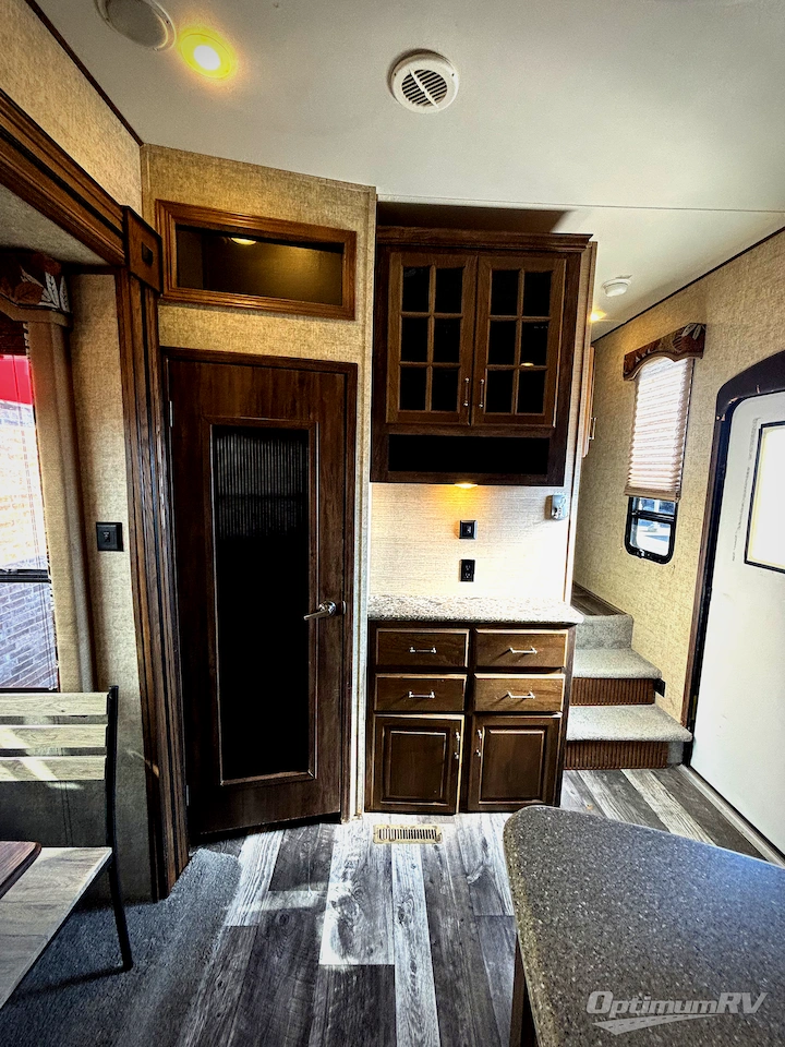 2015 Keystone Avalanche 380FL Photo 18
