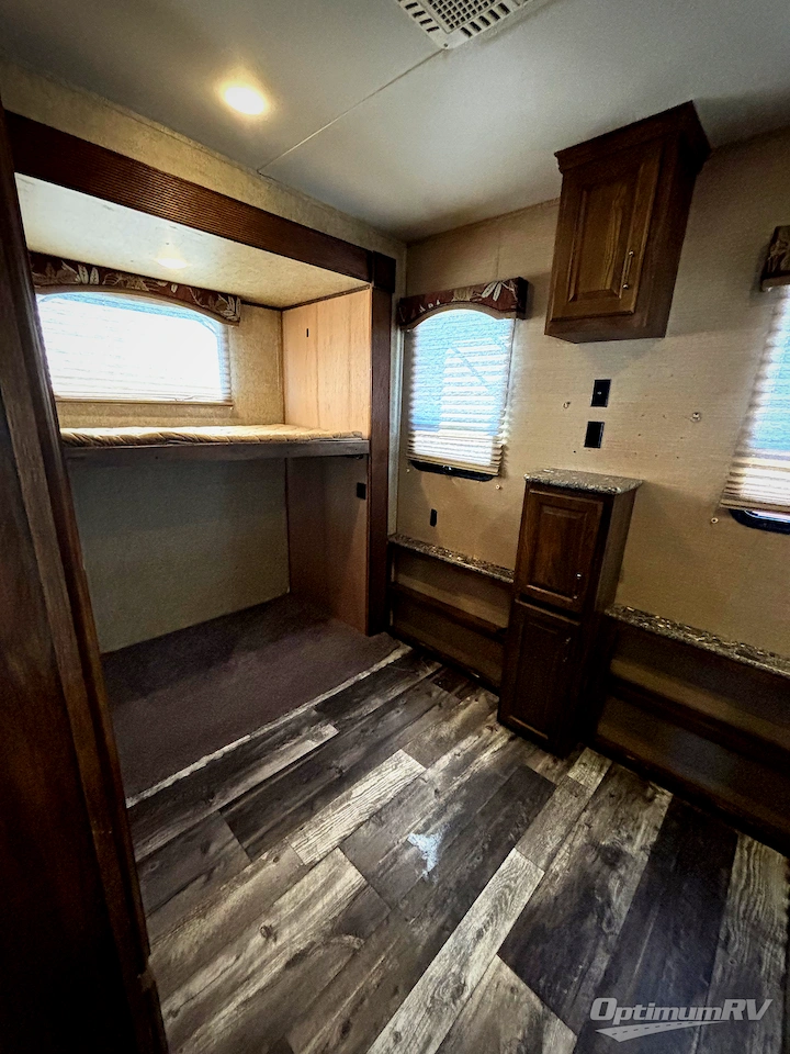 2015 Keystone Avalanche 380FL Photo 20