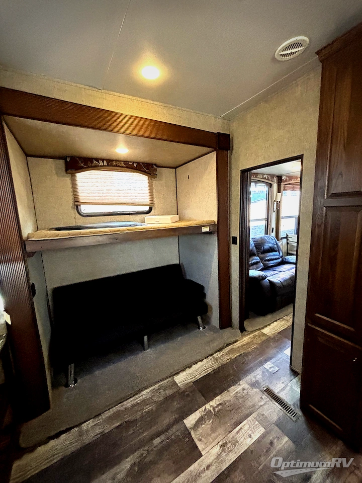 2015 Keystone Avalanche 380FL Photo 21