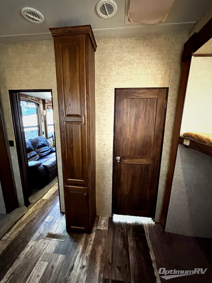 2015 Keystone Avalanche 380FL Photo 22