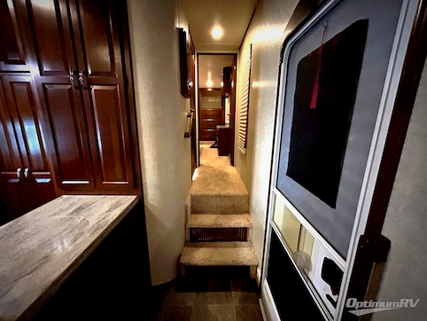 2013 Keystone Avalanche 330RE RV Photo 2