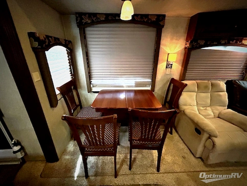 2013 Keystone Avalanche 330RE RV Photo 4