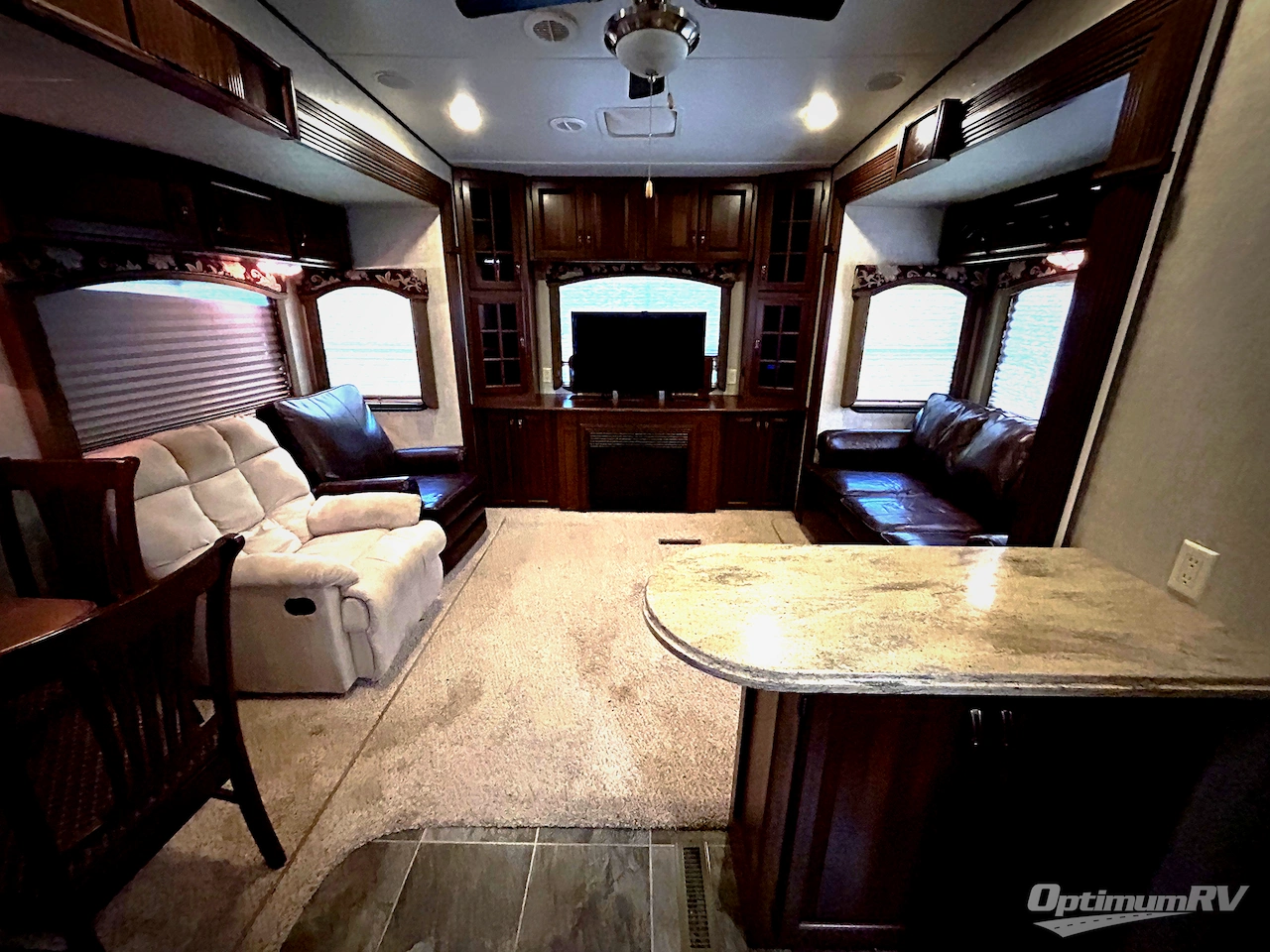 2013 Keystone Avalanche 330RE Photo 2