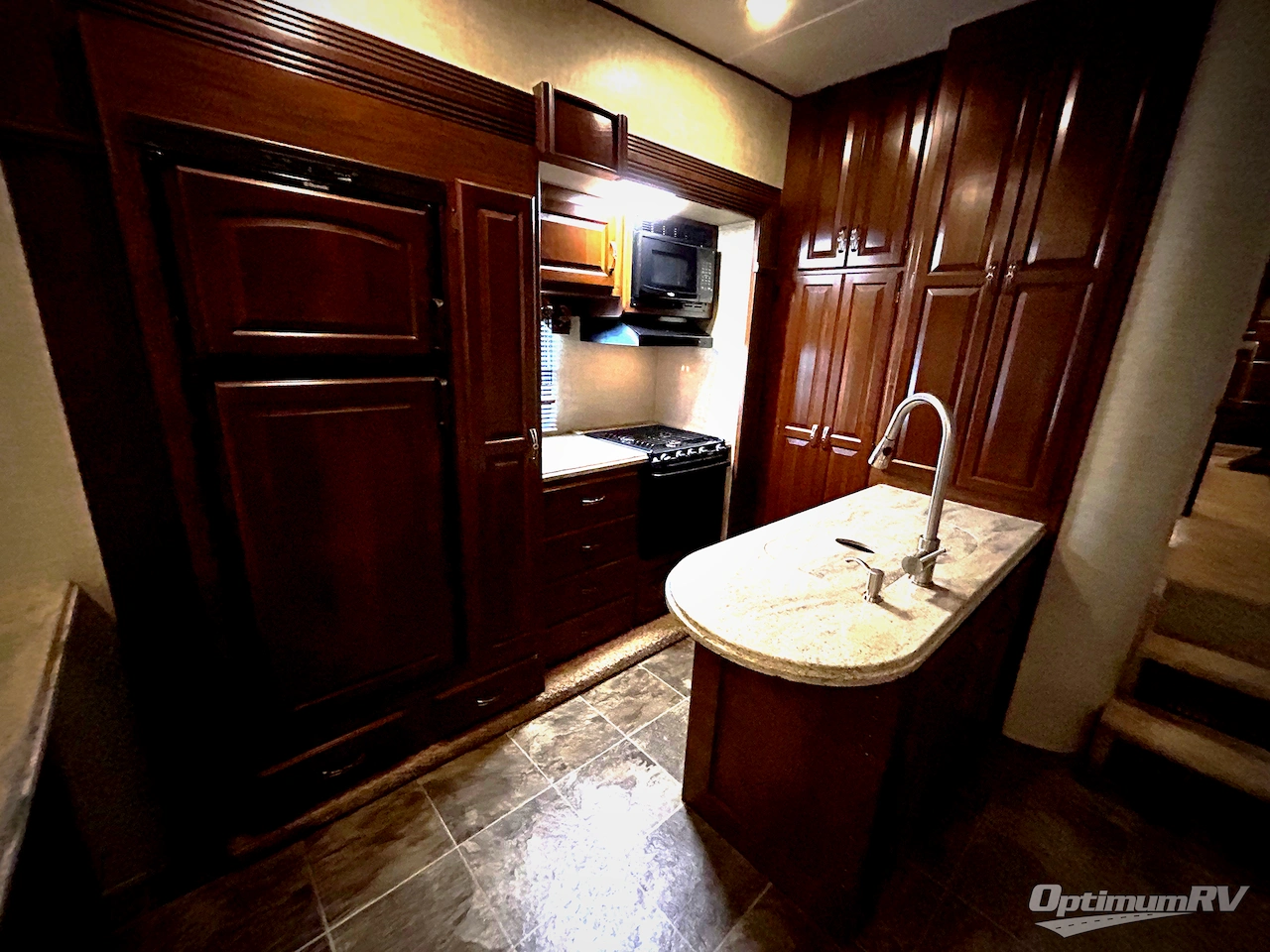 2013 Keystone Avalanche 330RE Photo 4