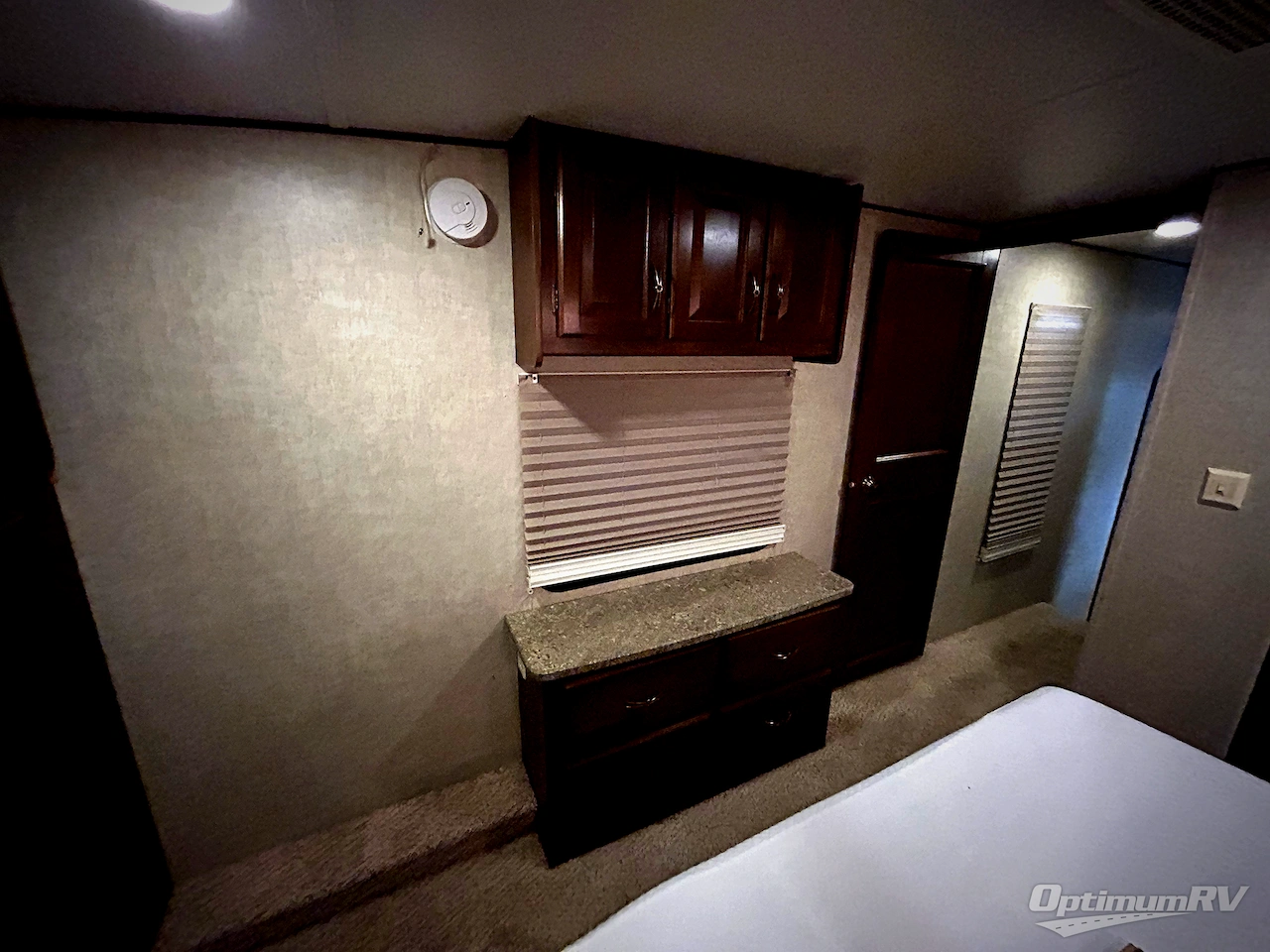 2013 Keystone Avalanche 330RE Photo 9