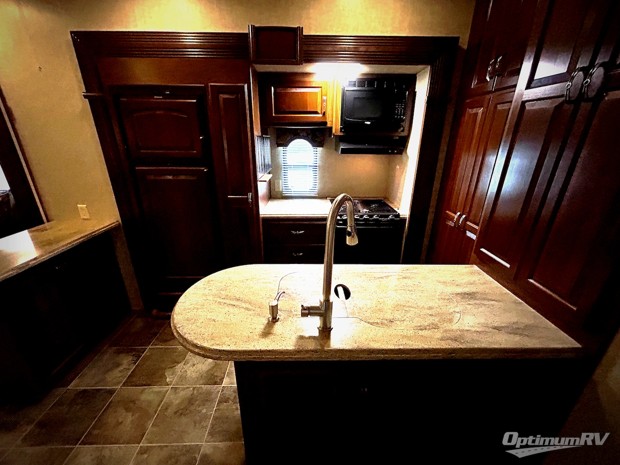 2013 Keystone Avalanche 330RE Photo 12