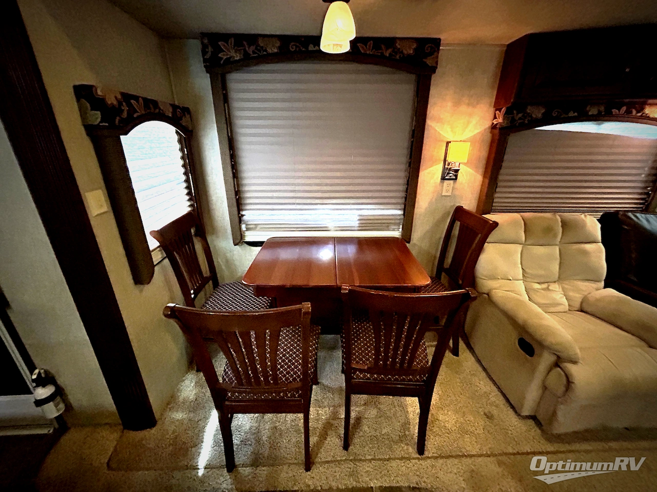 2013 Keystone Avalanche 330RE Photo 13