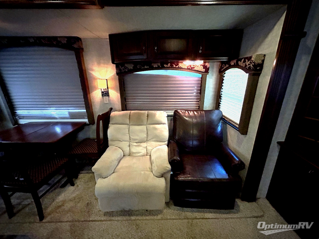2013 Keystone Avalanche 330RE Photo 14