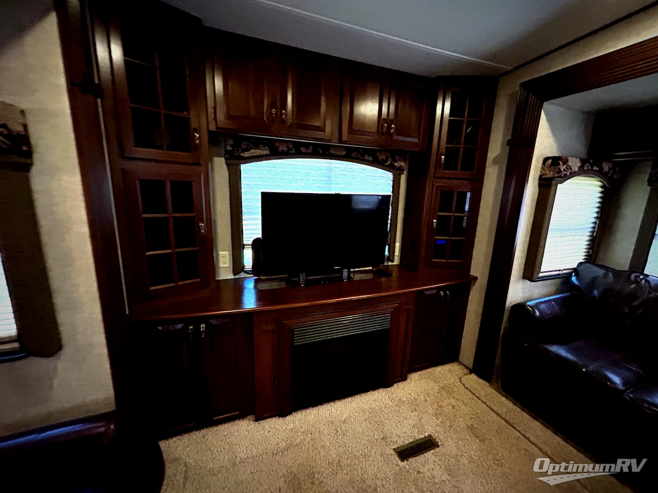 2013 Keystone Avalanche 330RE Photo 16
