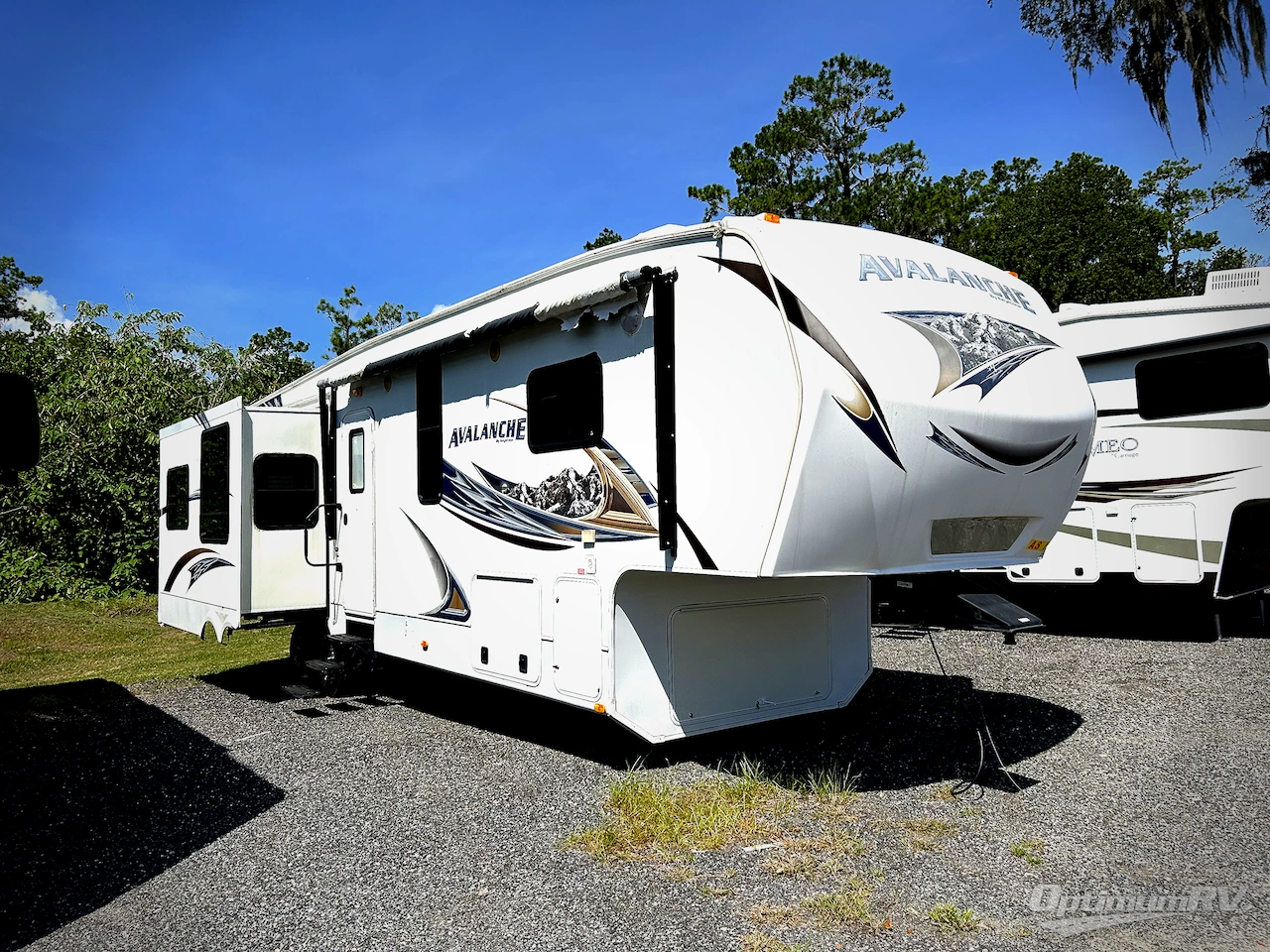 2013 Keystone Avalanche 330RE Photo 1