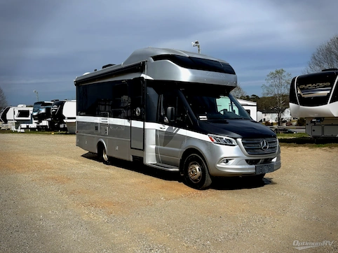 Used 2020 Tiffin Wayfarer 25RW Featured Photo
