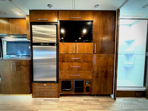 2020 Tiffin Wayfarer 25RW RV Photo 3