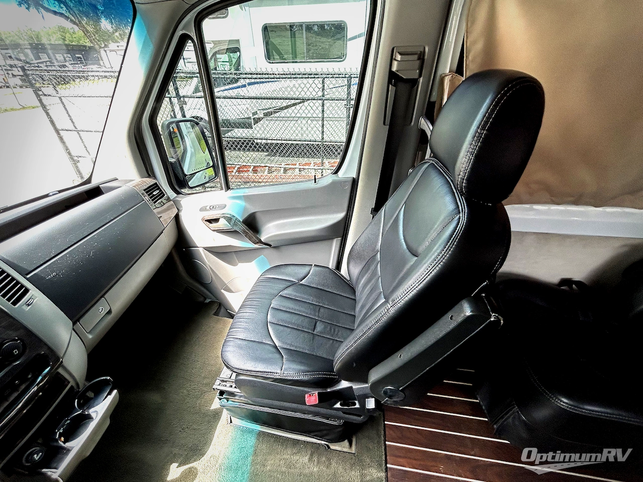 2015 Airstream Interstate 3500 Photo 9