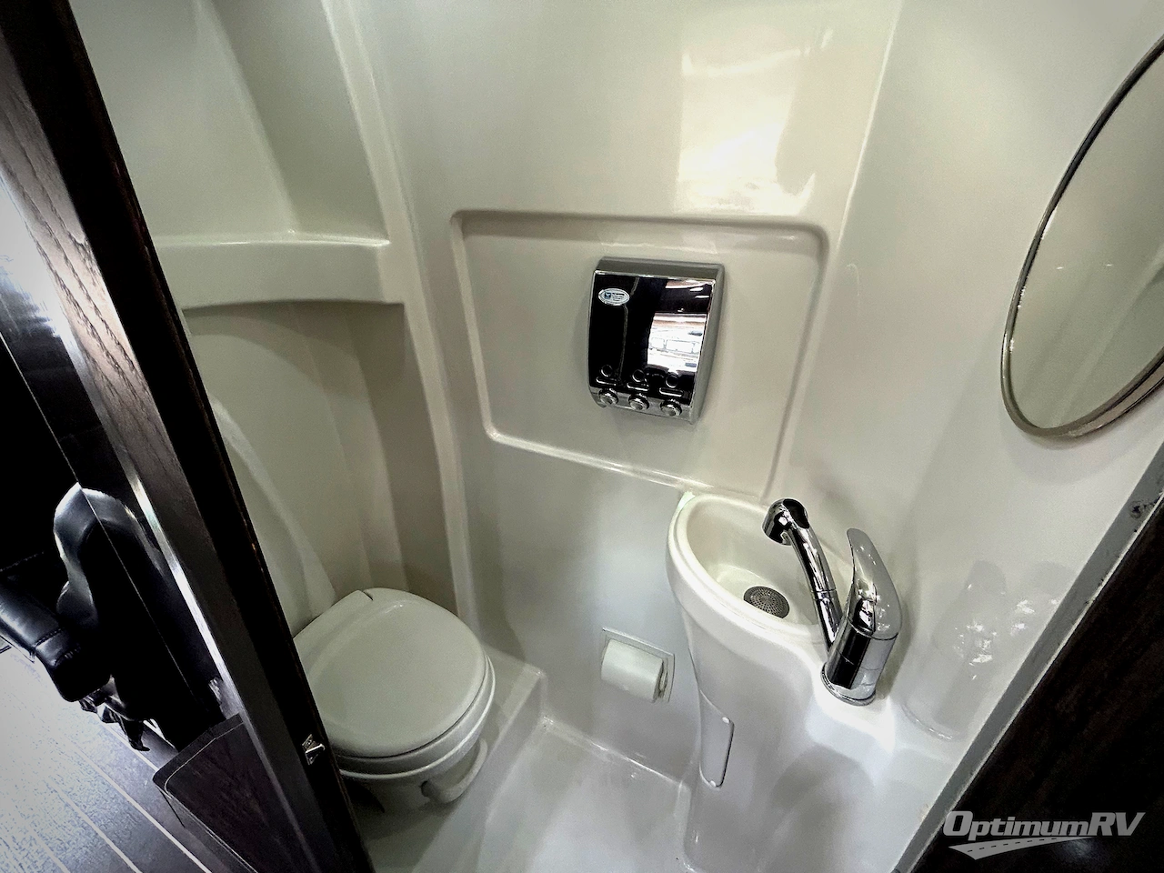 2015 Airstream Interstate 3500 Photo 14