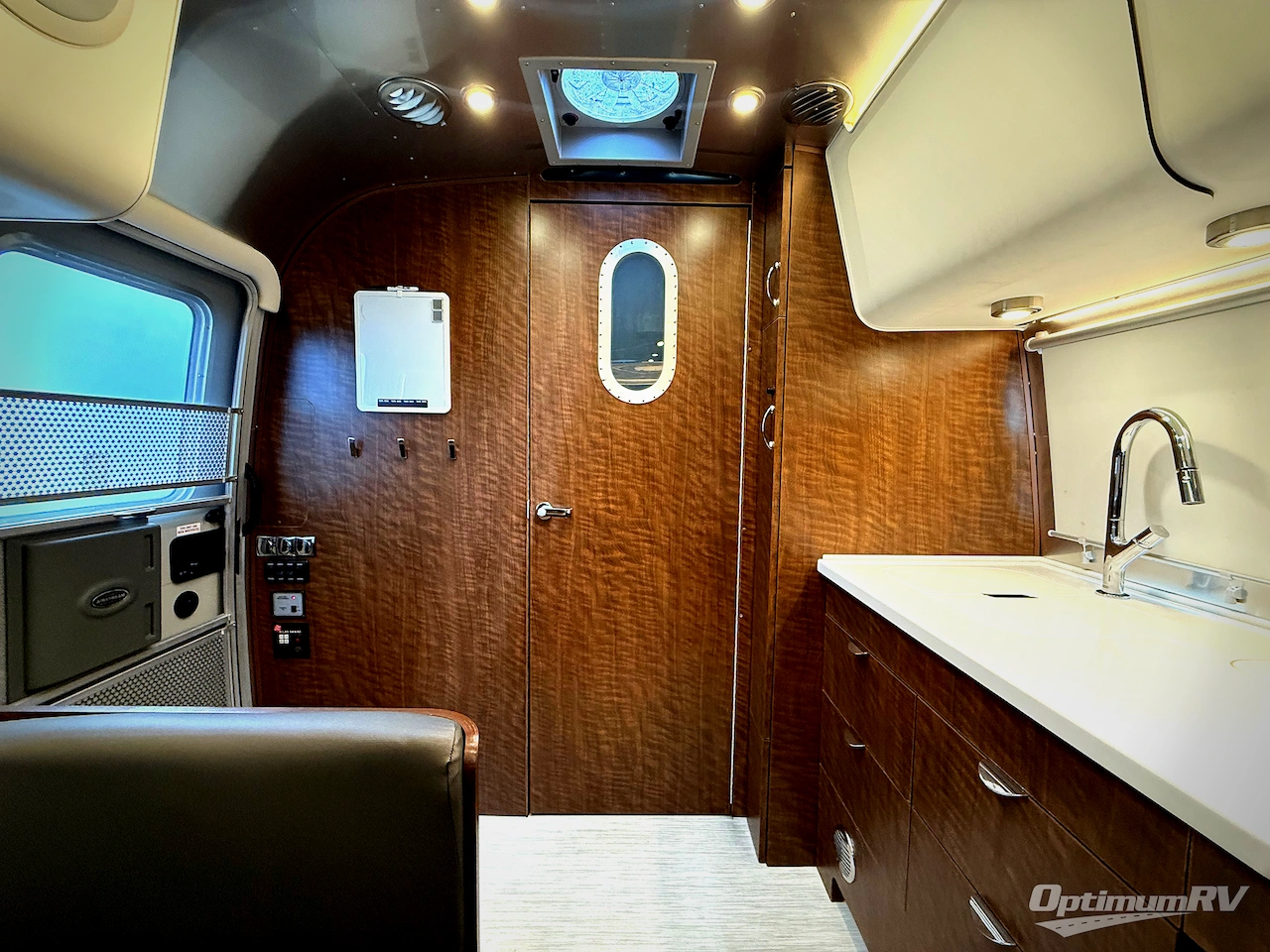 2021 Airstream Globetrotter 23FB Photo 7