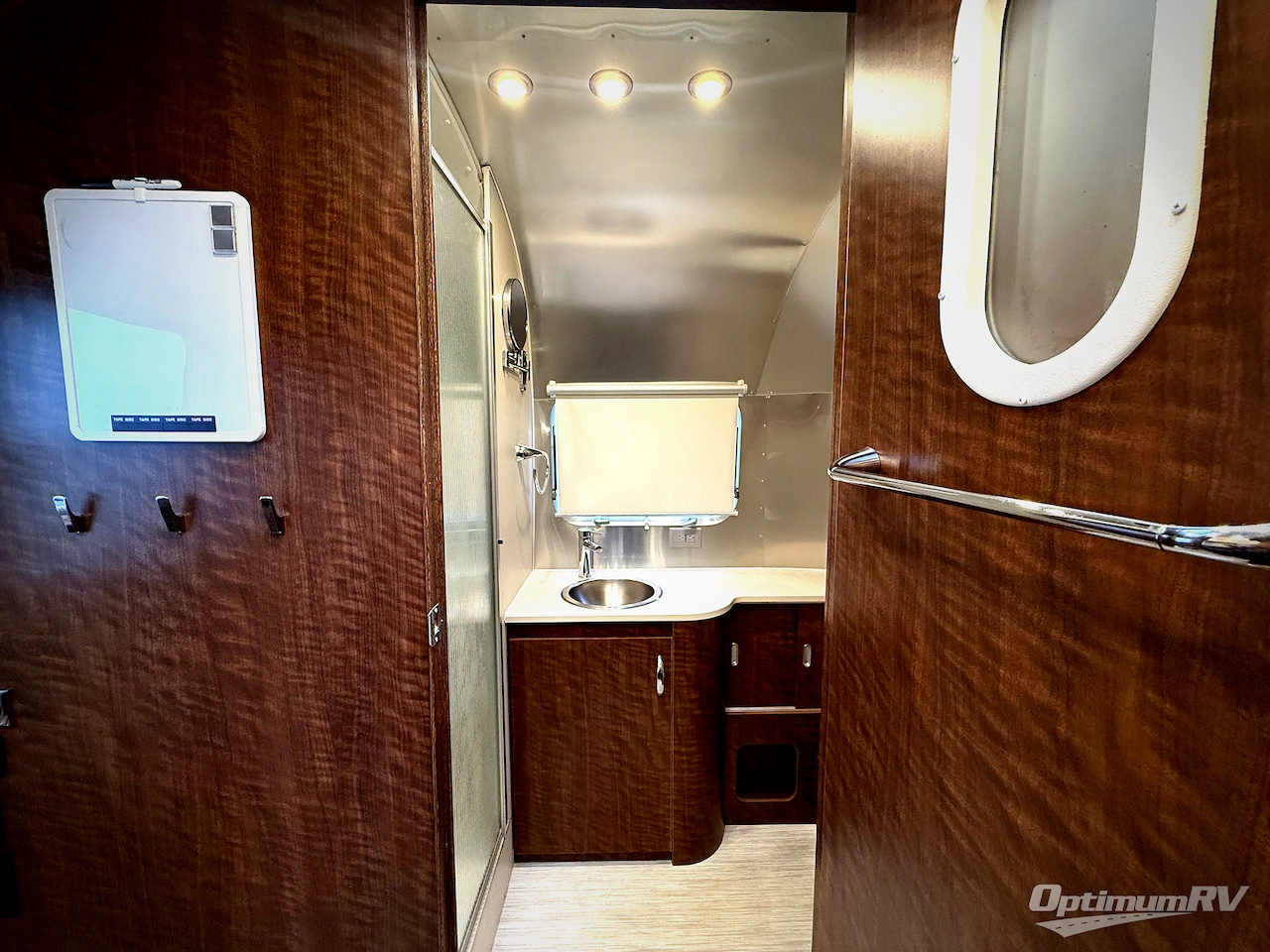2021 Airstream Globetrotter 23FB Photo 8