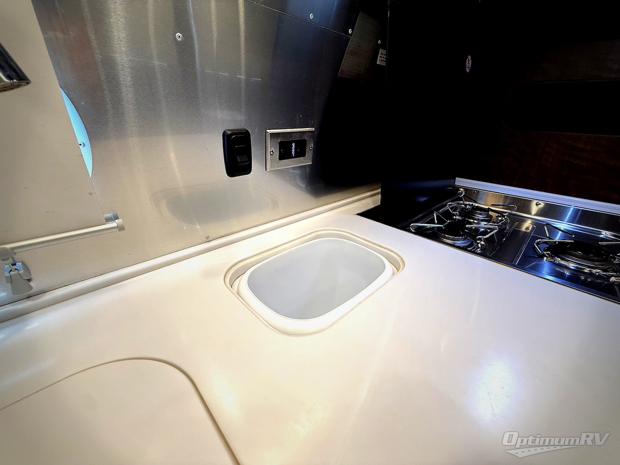 2021 Airstream Globetrotter 23FB Photo 13