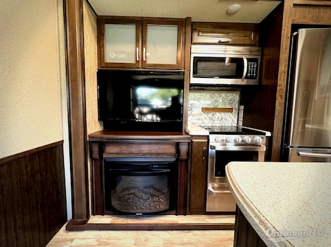 2020 Grand Design Solitude S-Class 3950BH RV Photo 2