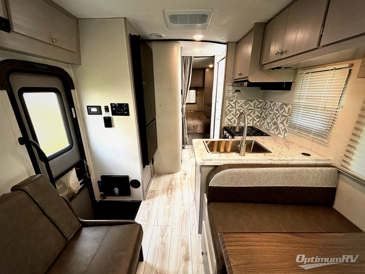 2025 Coachmen Freelander 27QB Photo 4