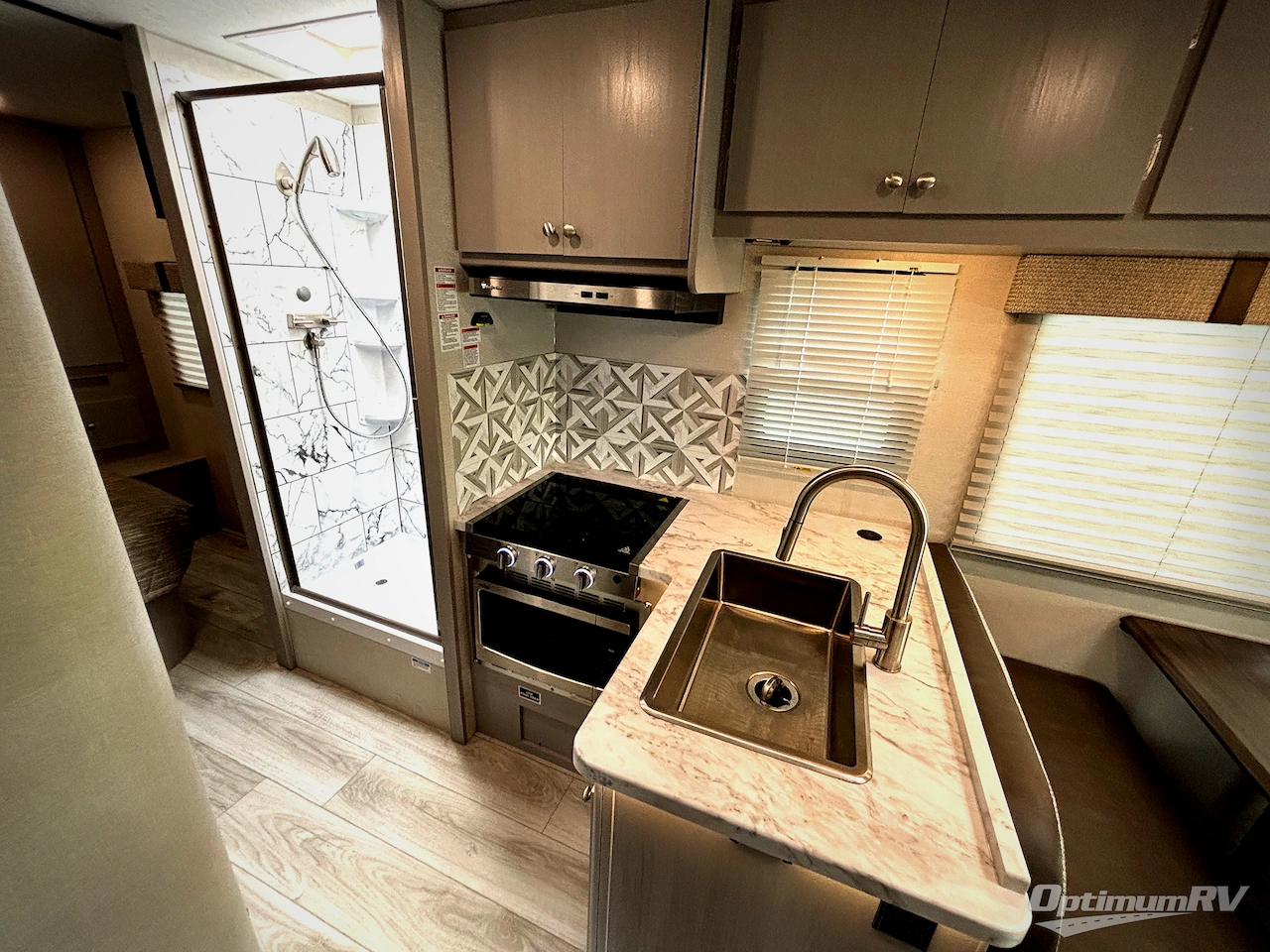2025 Coachmen Freelander 27QB Photo 6