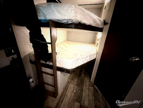 2021 CrossRoads Volante 28BH RV Photo 4