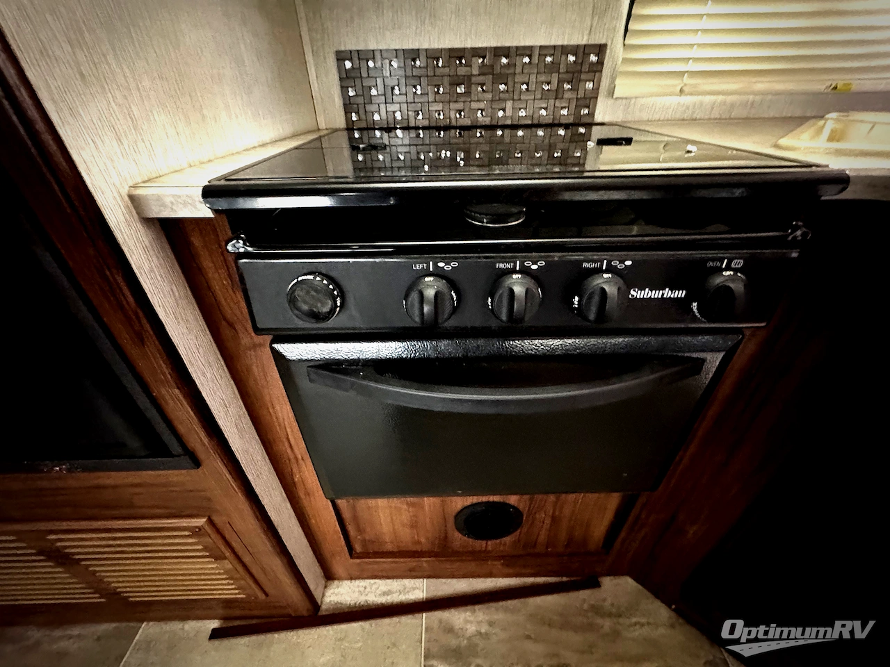 2018 Heartland Wilderness 2750RL Photo 9